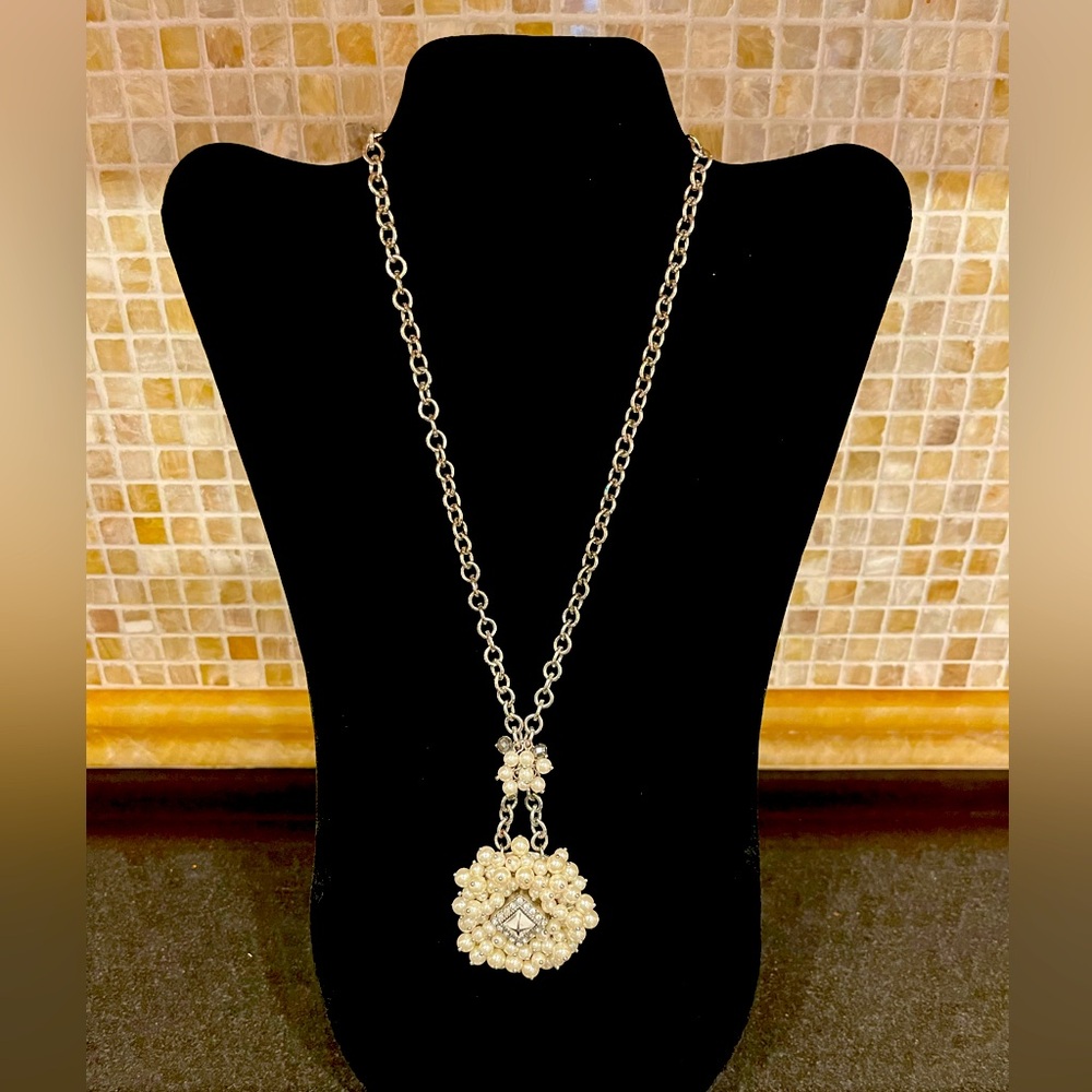 Beautifulpendant necklace